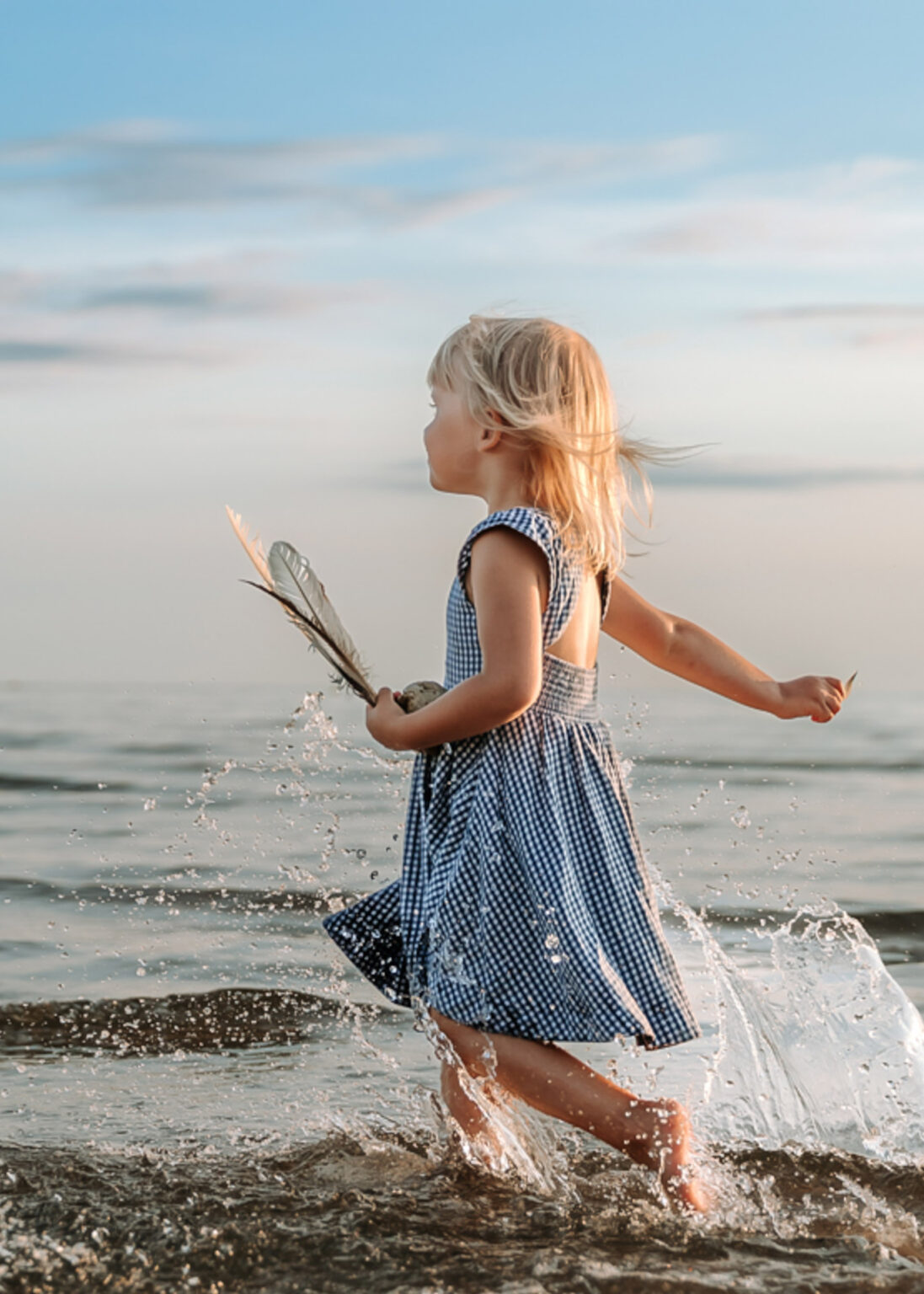 familyphotography-kid-child-girl-sea-seaside-summer-breeze
